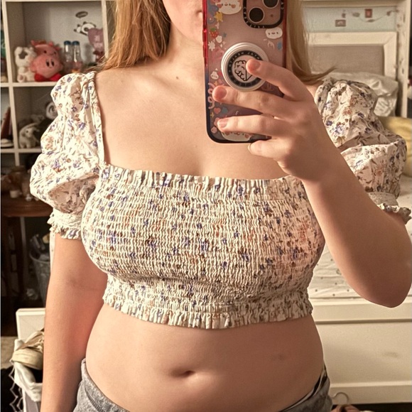 Ellsworth +Ivey Cropped Floral Blouse - Picture 4 of 4